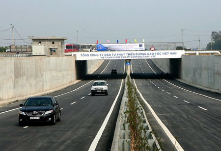 Sở Giao thông vận tải Lào Cai vừa kiến nghị điều chỉnh dự án đường cao tốc Nội Bài - Lào Cai, đoạn qua địa phận tỉnh này.